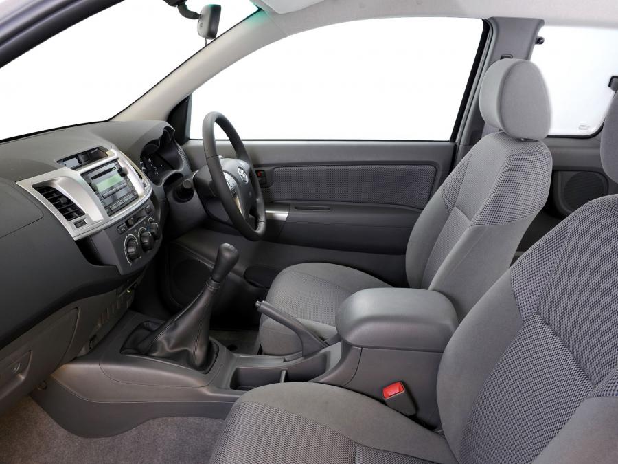  Toyota Hilux Xtra Cab 2011 года  (ZA) (фото 3 из 9)